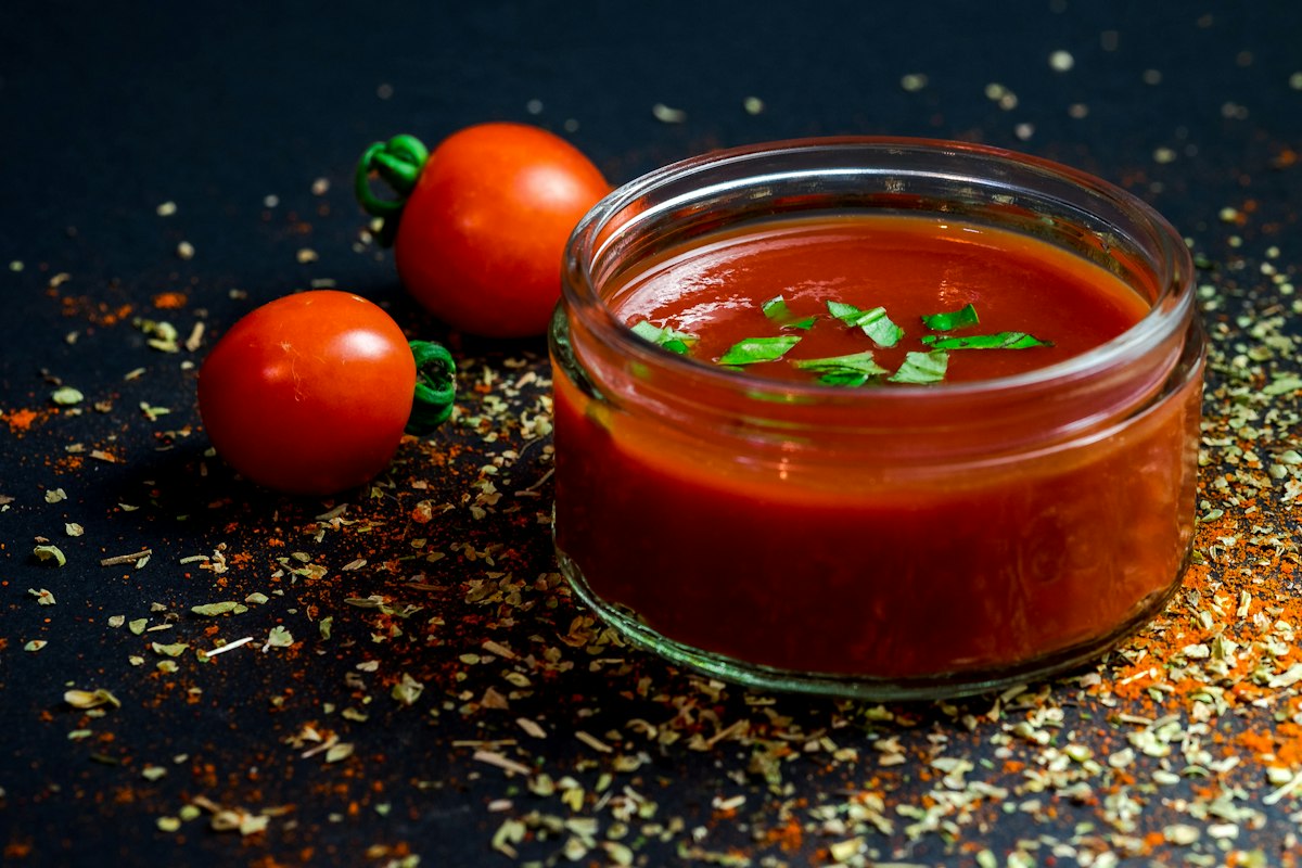 Tomato puree with fresh tomatoes